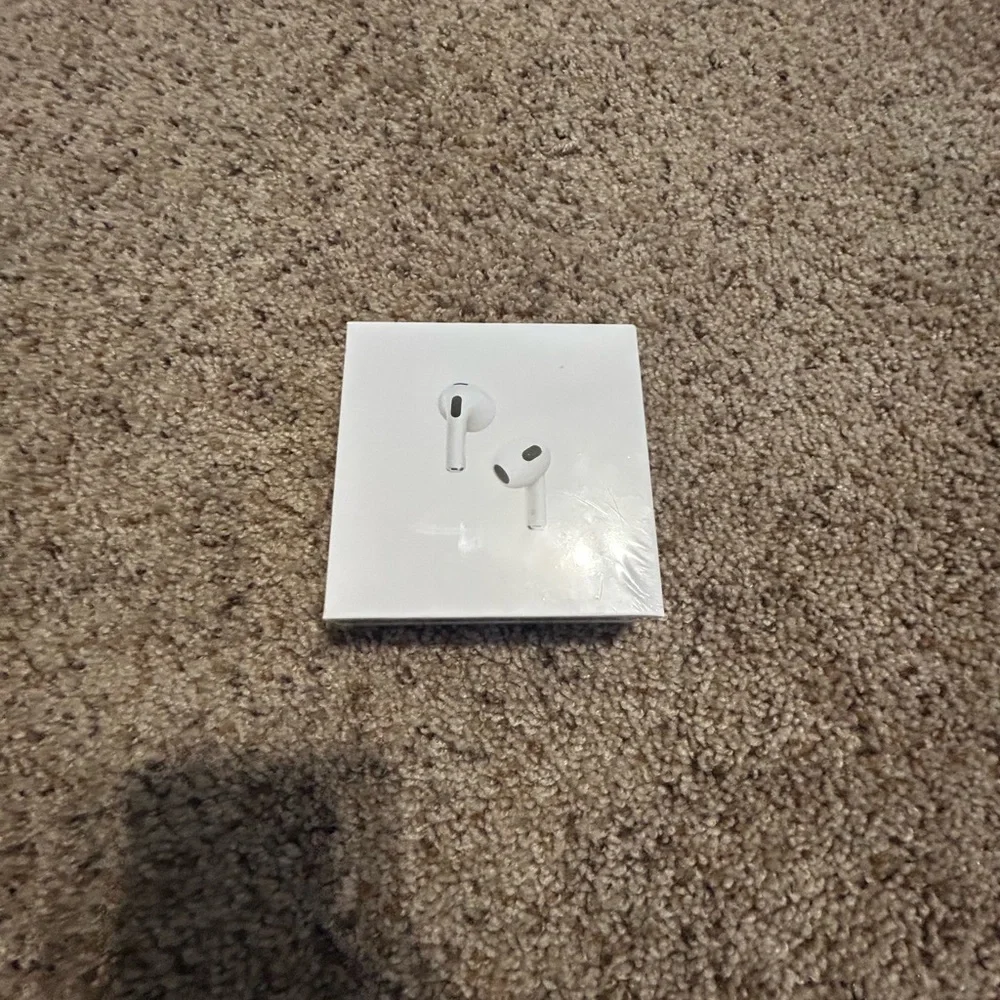 White Wireless Earbuds